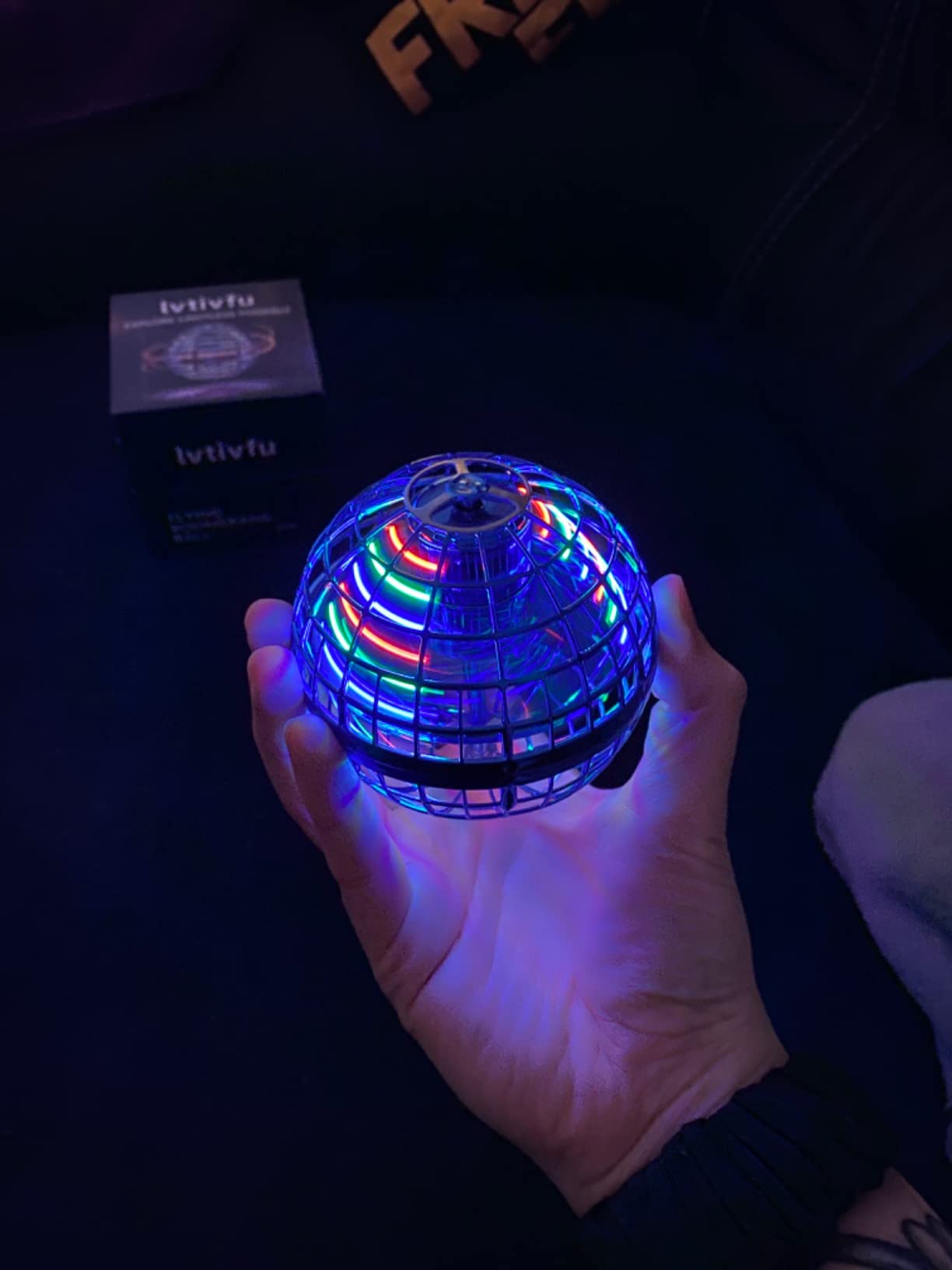 Ivtivfu Flying Orb Ball Fliegender Ball Rosa mit LED