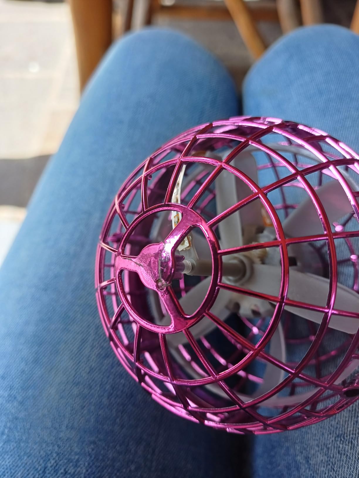 Ivtivfu Flying Orb Ball Fliegender Ball Rosa mit LED