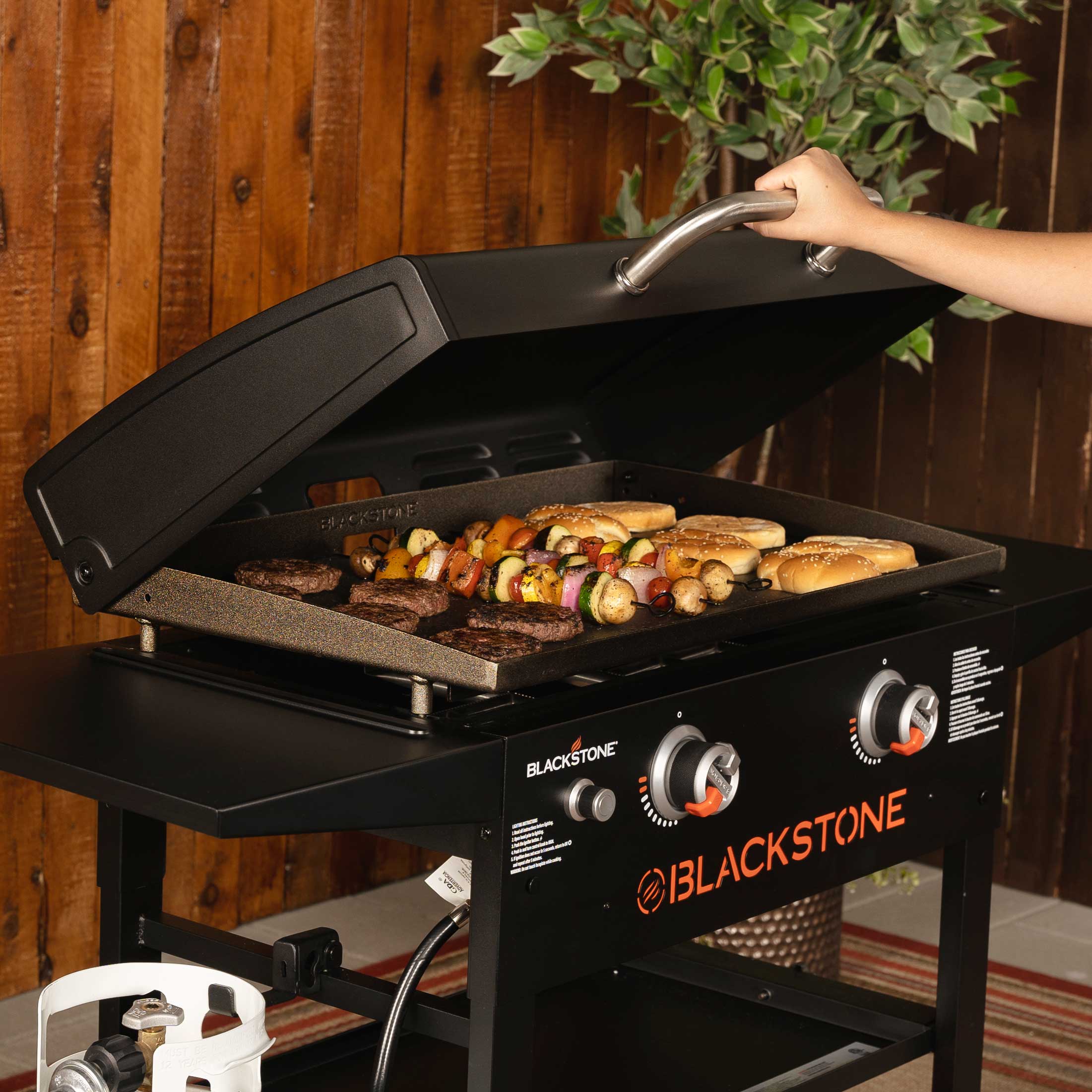 Blackstone 28 Griddle Grillstation Gas mit Deckel 10 kW