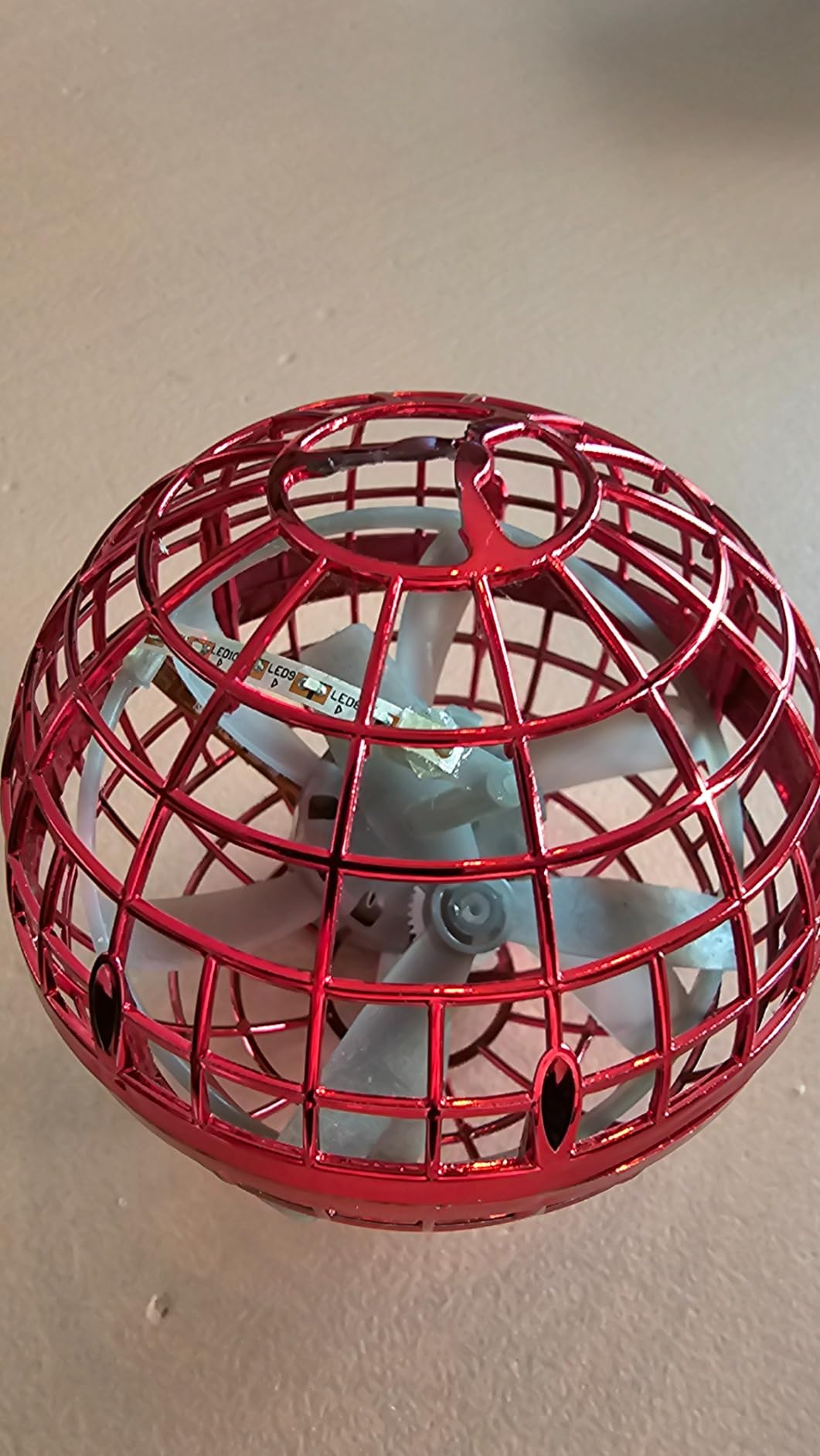 Ivtivfu Flying Orb Ball Fliegender Ball Rosa mit LED